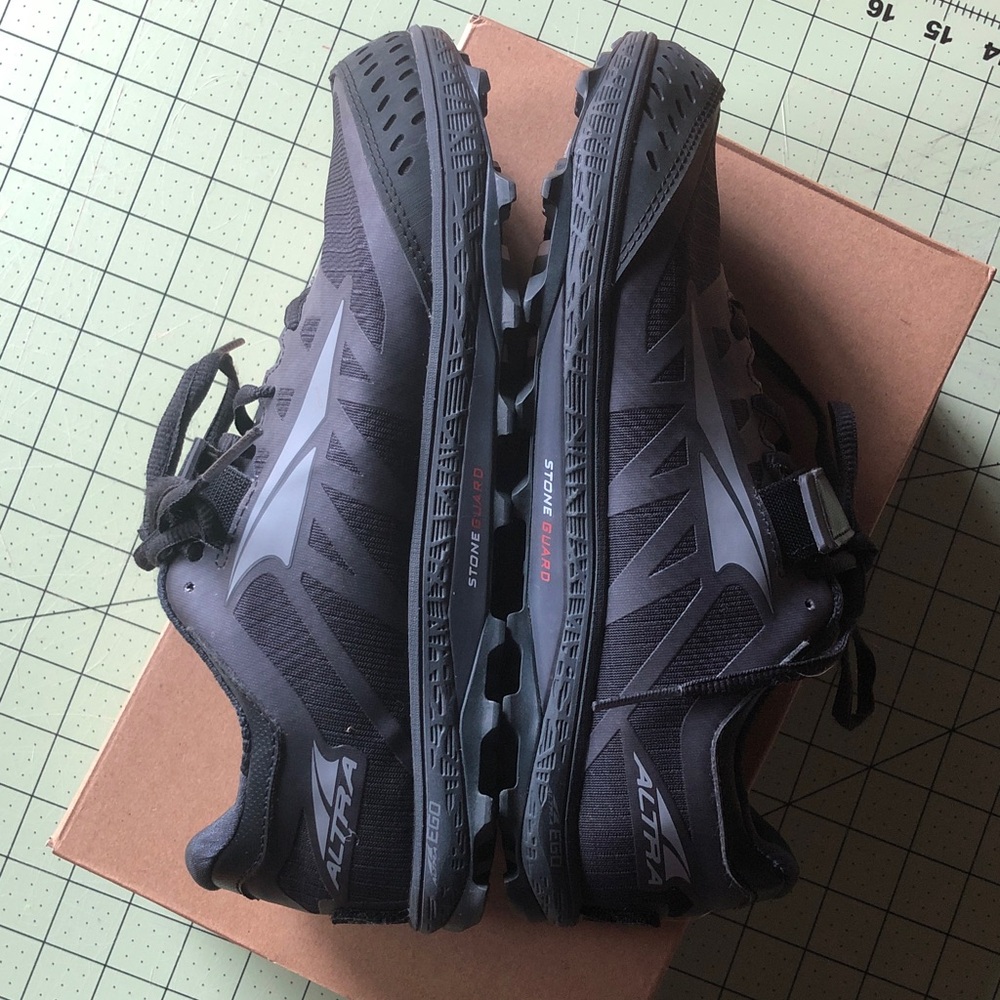 Altra women’s King MT 2 like new size 8 - Picture 6 of 9